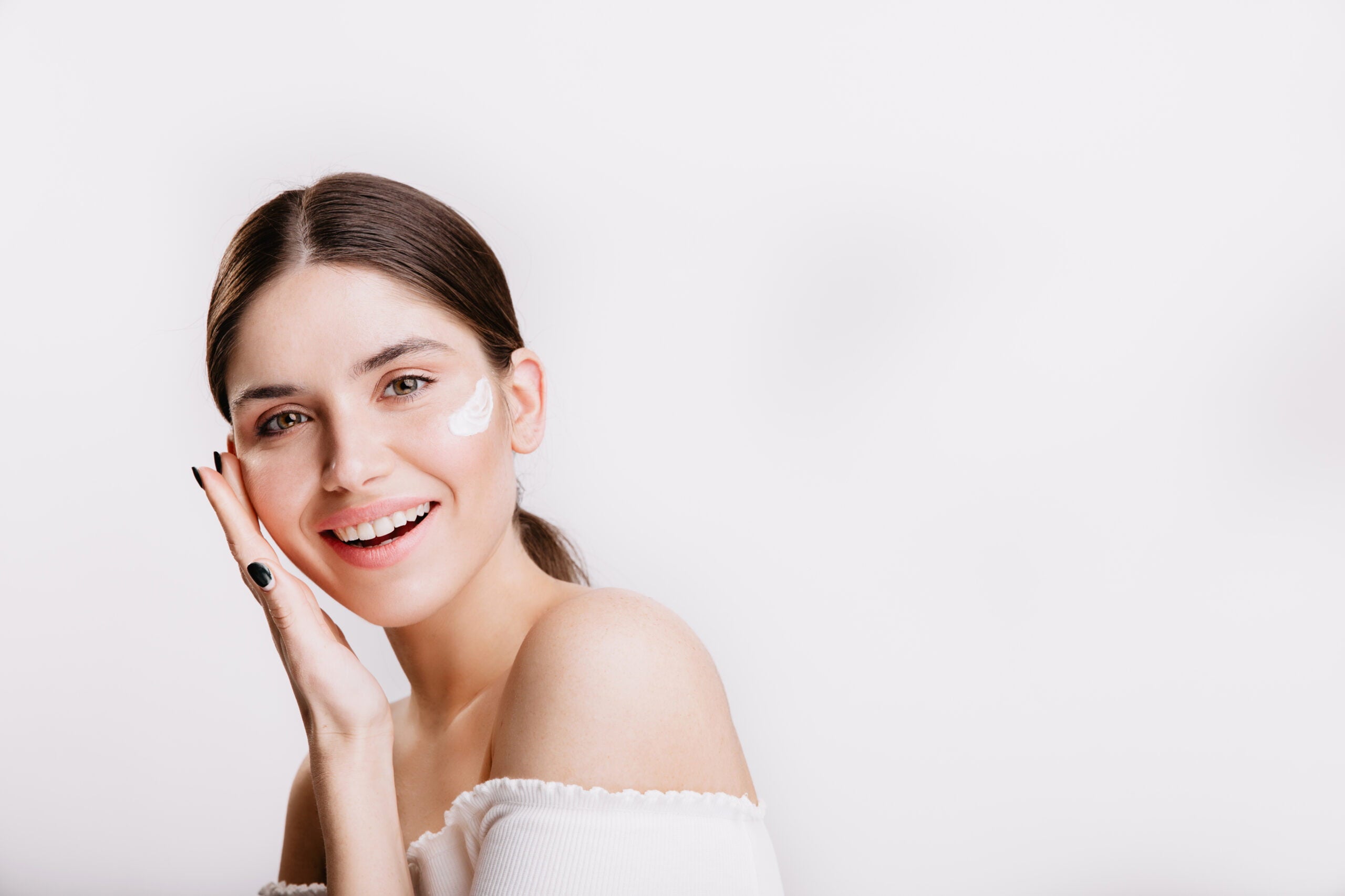 Olio viso per pelle grassa: cosmetici bio e benefici