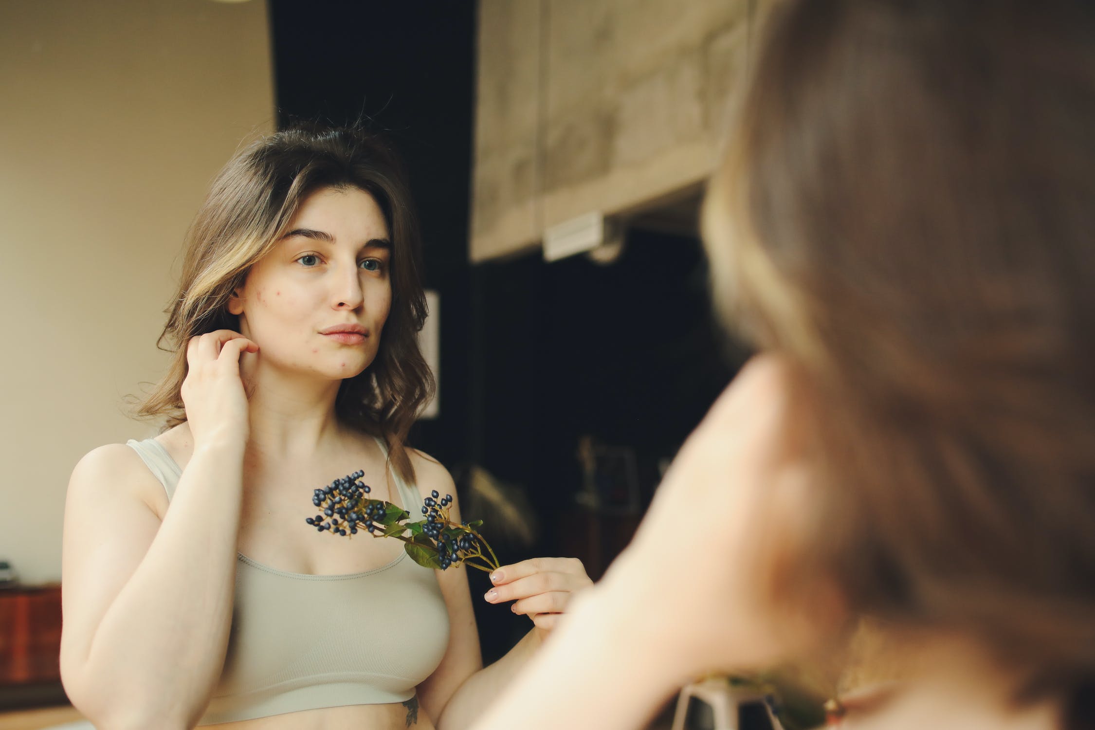 Perché vengono i brufoli: cosmetici bio per prevenire i brufoli