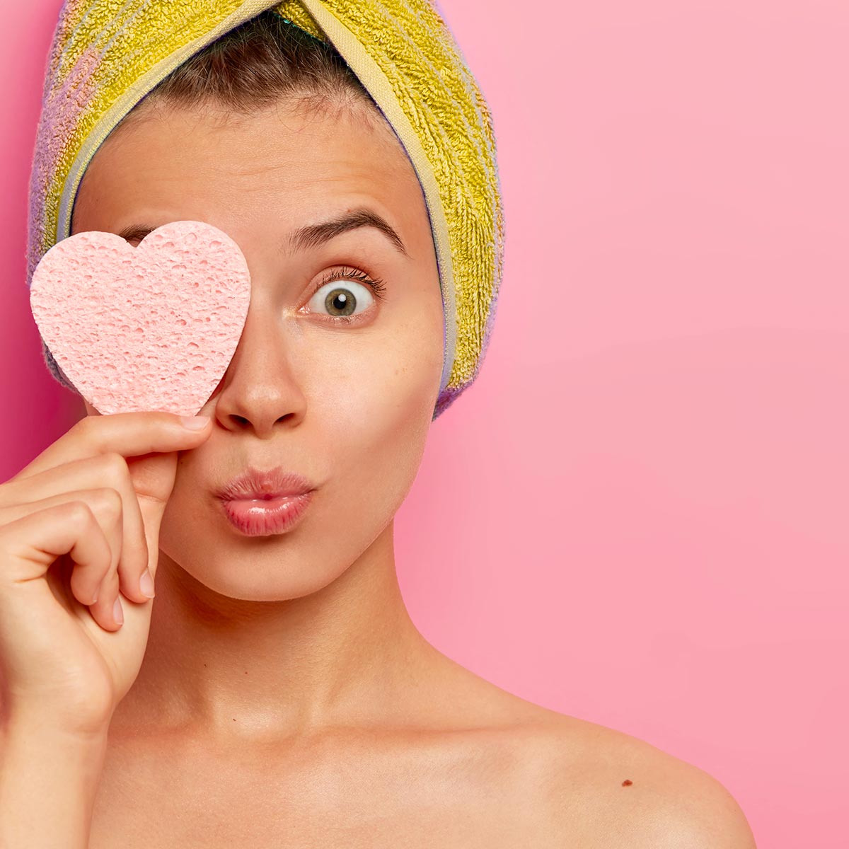 Guida pratica per organizzare i cosmetici nel tuo bagno e migliorare la tua vita