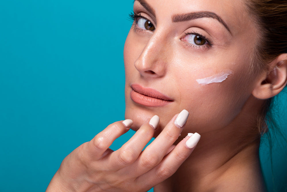 La crema viso notte: il segreto per una pelle radiosa durante il sonno